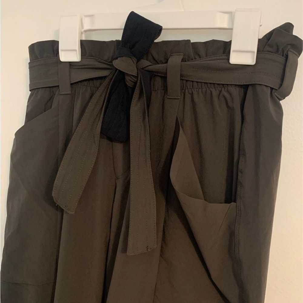 W47- Athleta Black Paperbag Waist Trousers Size 10 - Picture 2 of 3